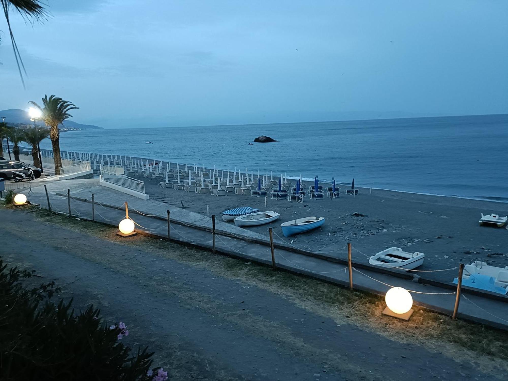 Casa Vacanze Margarita SantʼAlessio Siculo Exterior foto